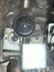 红灯2J8型晶体管收音机旋钮，实物拍摄，因烂壳拆散当配件卖，
