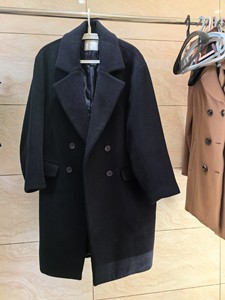 sly黑色大衣，购于日本，几乎全新