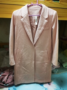艺诗/EST+II。粉色羊毛大衣。中长款。不过膝盖。155尺