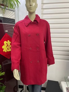 “伦敦雾”女式中长款呢子大衣。桃红色，手机拍摄光线原因颜色有