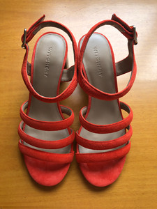 全新澳洲Witchery凉鞋37码，艳丽的珊瑚红色