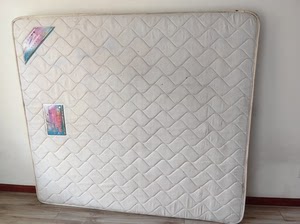 捷亚牌自家用的床垫 买的时候3000多，用3年，1.8米✕2