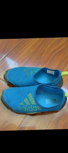 Adidas阿迪达斯夏季网面运动鞋，32号，孩子穿了一季小了