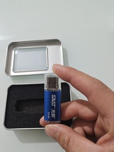 SAST先科u盘，32g212，需要的可以联系，铁盒装，蓝色