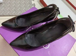 广州古威，牛漆皮单鞋，35码，20元，原价300多的，闲置物