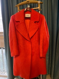 SanSay 羊毛羊驼毛大衣，很正的橘色，穿在身上感觉又轻又