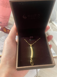 中国黄金k金 彩金 玫瑰金 项链吊坠 ，类似小蛮腰造型，哪个