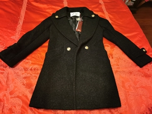 青木三色全新羊毛呢子大衣，一次未穿，全新,吊牌，备用扣都在。