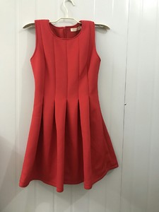 秋冬女款小红裙汤唯同款针织外衫特价出！原价一百多买的，公司年