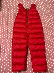 爱啦贝啦羽绒裤，亮面红色100码，码数偏大，可以穿到110…