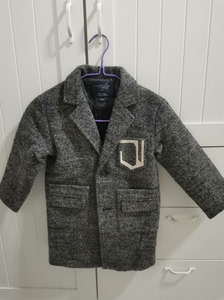 瑞保礼奥儿童羊毛大衣，120码，9成新，有一层很好的夹层。