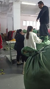 河南郑州南三环服装低价位仓库衣服批发，1到10元，百万货源