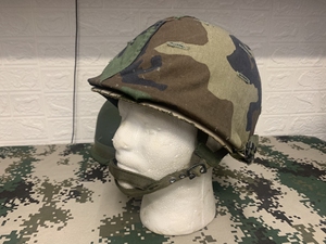 美国越战时期美军公发原品伞兵M1头盔钢盔防弹双层盔品相如图，