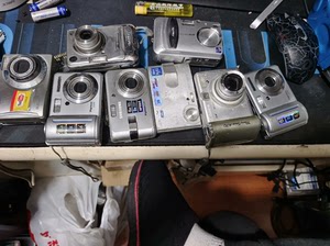数码相机配件机，8个，佳能的一个，三星的4个，柯达的一个，富