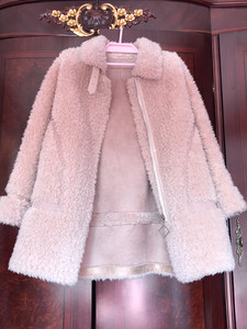 革言女式羊剪绒外套大衣橡皮粉色皮毛一体 M码 购于成都新都区