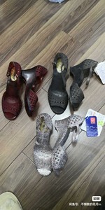 上海回力水晶果冻高跟凉鞋女上海回力停产：全新凉鞋金色尺码36
