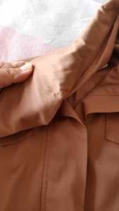 贝拉维拉女春秋风衣外套商场买的，铁锈红，买来五百多，版型质量