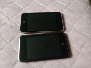 苹果ipod，苹果mp3 ，无充电器线试。16g的机壳后有贴