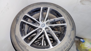 奔腾X40原厂原漆17寸轮毂+轮胎，就1个，现特价出售。