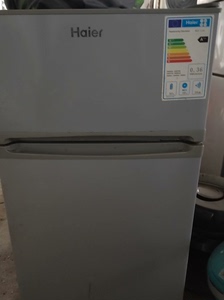 出售海尔小冰箱118升，高度85，宽度50，原装正品，无拆无