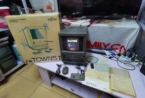 富士通FM TOWNS II老电脑pc一体机 游戏机