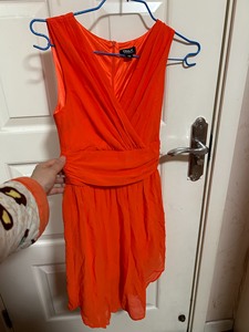 ONLY专柜购买，橘色连衣裙，显瘦舒服，自有闲置低价出售，不