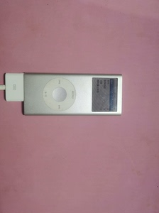 苹果iPod nano2银色，内存2g。成色很新的机子。功能