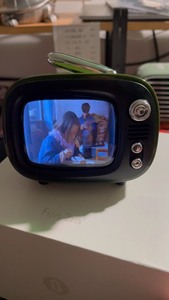 洛斐踢了个威TV蓝牙音箱小电视全新改装，可以插卡看电影或者视