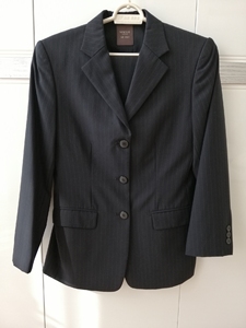 品牌型号 ：新浪希努尔西装套装，九九成新，闲置出售。衣长66