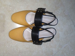 黄色小CK单鞋，显脚修长