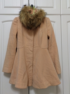 摩达Vero  Moda正品毛呢大衣，粉橘色，真毛领可拆卸，