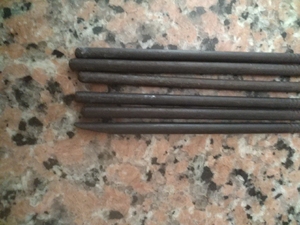 红红木筷子。象甜瓜尼材料。共三双。其中-支筷头缺失。可做炭夹