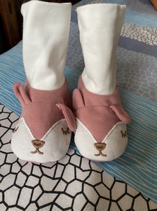 威尔贝鲁婴儿鞋，鞋长12cm，适合0-8个月的宝宝。内部带绒