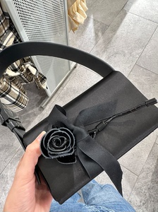 小ck情人节限时发售 小黑玫瑰包！
