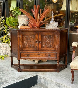 英式雕刻橡木控制台餐具板／前面宽，叶花，美丽的木质粉笔纹。柜