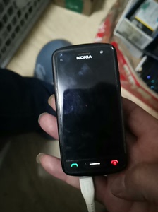 nokiac6充不进电了。电池应该坏了。有用的来带走。看好下