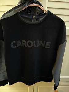 卡洛琳卫衣 6码附送衣服自带鸵鸟毛领子一条Caroline