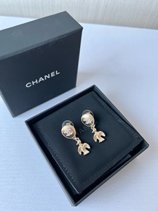 Chanel 19A长款水钻耳钉，99新带盒，公价中几千，省
