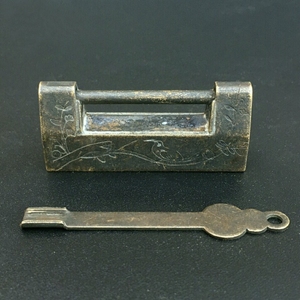 特价出清代老铜锁纯铜老式挂锁古代铜锁横开木箱插销锁古锁头古玩