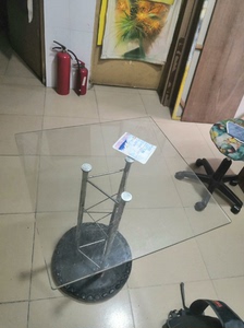 60*60钢化玻璃桌子，30元，深圳龙岗布吉镇大芬村自提。