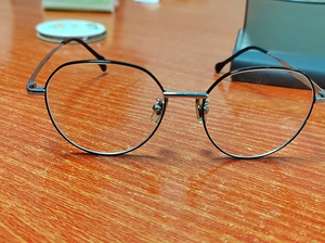 亨得利眼镜，近视50，散光一百，原价一千多块钱，用了不到一年