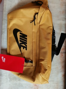 耐克Nike正品黄色王一博同款斜挎包双肩包书包胸包红白黑绿粉