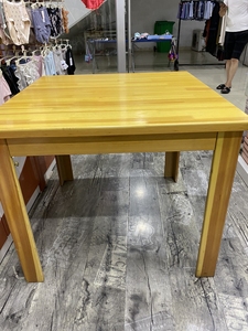 实木桌子  尺寸90×90的   和家里的家具不匹配放店里也