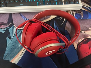 beats，EP头戴插线耳机成色很新，不喜欢头戴的很少用过，