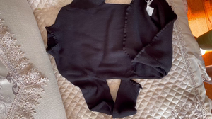 十月妈咪，孕妇黑色毛衣，95cm。全新吊牌在，没穿过