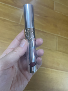 ysl银管唇釉11号色，经典红豆沙色，用了5次不到，现90元