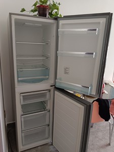 海尔家用冰箱，，功能完好无损，感觉有点小了，转卖，241升，
