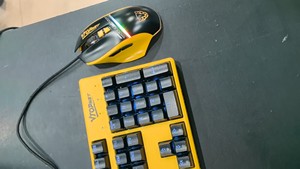 摩豹K96机械游戏发光键盘+摩豹V10游戏RGB发光鼠标