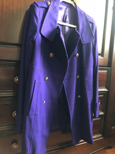 阿玛诗紫色羊毛短大衣，薄款，3码，光线问题手机拍不好颜色，很