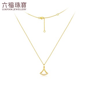六福珠宝Goldstyle·X小裙摆黄金项链镶钻石吊坠足金